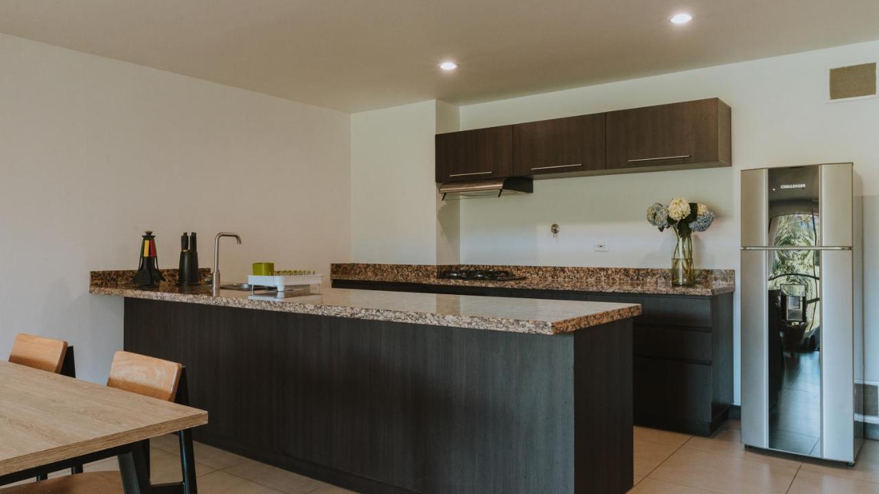 Travelers Rio Verde Living Suites Rionegro Luaran gambar